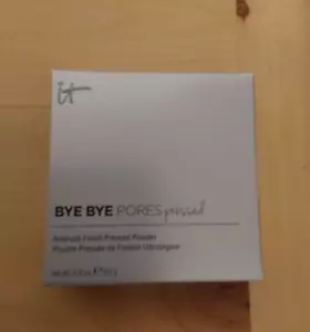 NIB IT Translucent Bye Bye Pores Pressed Poreless Finish Airbrush Setting Powder - Picture 1 of 3