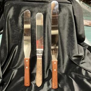 Lot 3 Wilton Ecko vintage wooden riveted handle cake decor Stainless Spatulas - Picture 1 of 3
