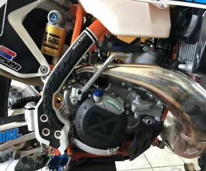 HUSQVARNA ENDURO 250 300 2 TEMPI Coperchio Frizione Protezione MODELLO 2017-2023 - Picture 1 of 7