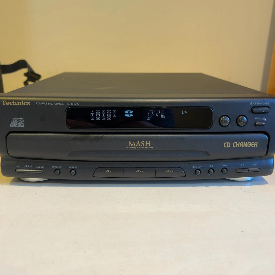 Technics SL-CH555 CD Changer MASH Multi-Stage Noise Shaping 3 Disc Player - Image 1 of 4