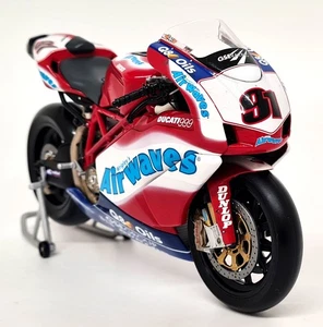 Minichamps 1/12 Ducati 999 F04 Leon Haslam BSB 2005 British SBK Model Motorbike - Picture 1 of 13