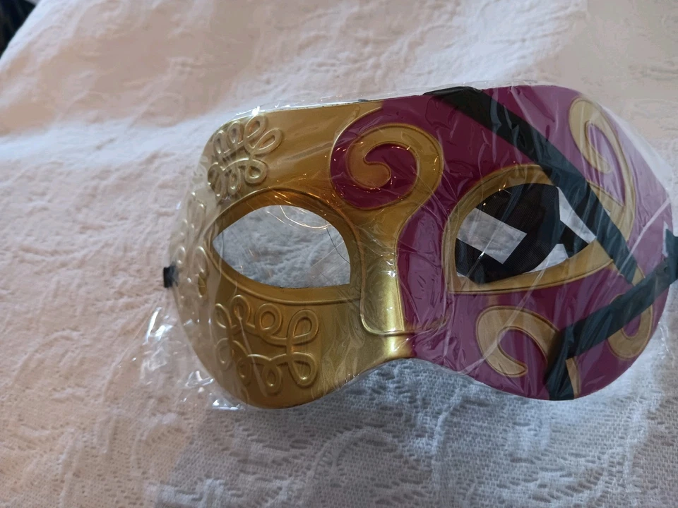 RETRO MASQUERADE MARDI GRAS  HALLOWEEN MASK GOLD & PURPLE WITH BLACK TIES NEW  - Image 1 of 1