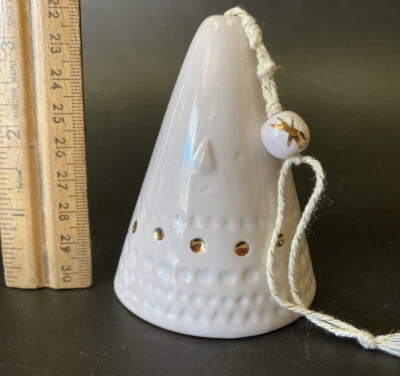 Anthropologie Atelier Stella Adorno Campana Triángulo con Arte Popular Rostro Blanco con Oro Foto 1 de 4