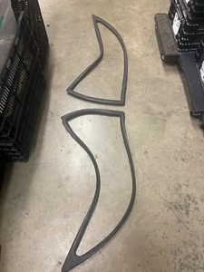 NOS FORD E6YB- 1984-1990 ESCORT 2 DOOR COUPE 1/4 WINDOW GASKET SEALS - Picture 1 of 10