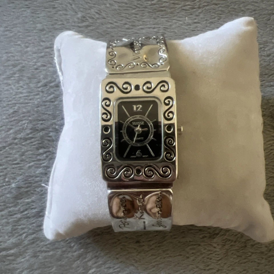 Reloj de cuarzo Suzanne Somers para mujer con puño plateado - Brazalete grabado inspirador. Foto 1 de 1