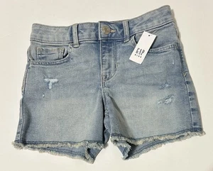 GAP Denim Girls Mid Rise Stretch MIDI Shorts Cut Off Denim Frayed 4” NWT Size 8 - Picture 1 of 4