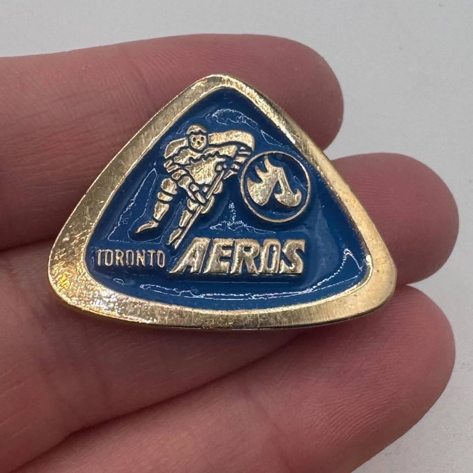 Pin de solapa esmaltada con logotipo de hockey Toronto Aeros de colección triangular azul dorado WHA Foto 1 de 3