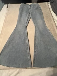 Rock & Roll Bargain Button Bell Light Wash Bell Bottom High-Rise Jeans. 31/34 - Picture 1 of 7