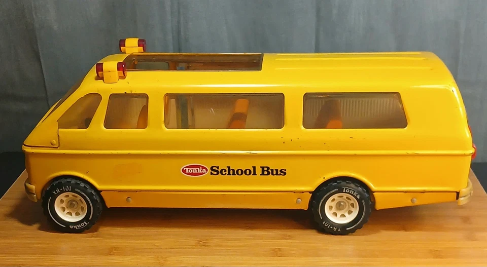 复古 1970 年 Tonka 黄色压钢校车形状美丽 — 第 1/4 张图片