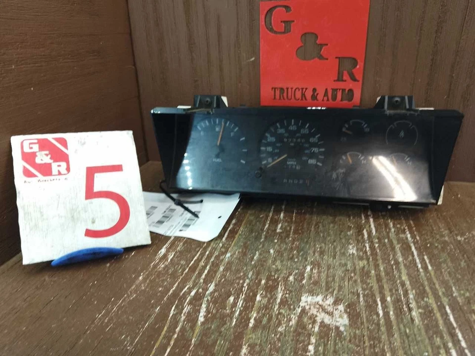 1987 DODGE DAKOTA SPEEDOMETER GAUGE INSTRUMENT CLUSTER  - Imagem 1 de 4