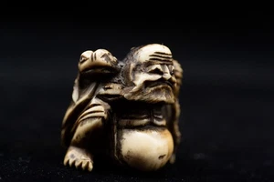 Cuerno de Ciervo NETSUKE Rana y Ermitaño Período Edo Antiguo De Colección - Imagen 1 de 11