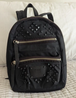 Mochila Frye Ivy negra con tachuelas mini Foto 1 de 4