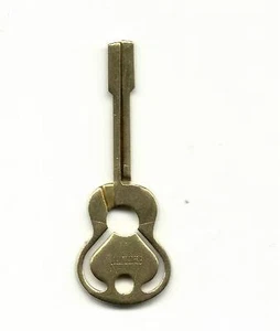 LLAVERO GUITARRA CLIP DE CUCARACHA CIGARRILLO DE LATÓN DORADO CLIP ORIGINAL HECHO EN EE. UU. - Imagen 1 de 2