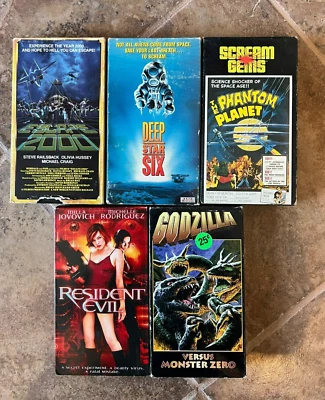 VHS: Godzilla, Resident Evil, Deep Star Six, The Phantom Planet, Escape 2000 Foto 1 de 3