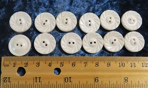 12 Vintage White Plastic Pin Wheel 2 Hole 20 mm Buttons - Picture 1 of 1