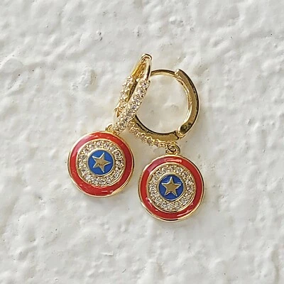 ¡Nuevo! Difícil de encontrar Capitán América Dije Pequeños Pendientes Colgantes Piercing de Cartílago Foto 1 de 2