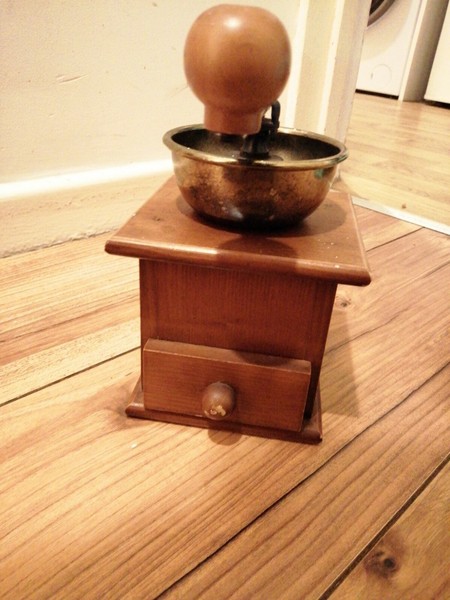 Manual Coffee Grinder Portable Hand Coffee Grinder with 12 Adjustable Settiings Photo Related