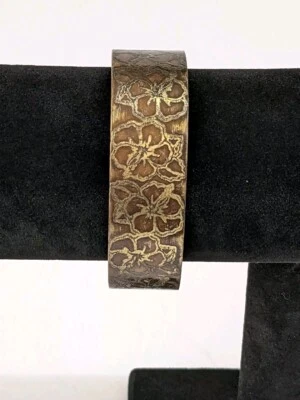 黄铜蚀刻花卉设计波西米亚开放式袖口手镯手链 7 英寸。 复古。  — 第 1/4 张图片