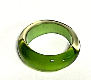 Vintage Lucite Moon Glow klobig breiter Armreif Armband grün asymmetrisch konisch - Bild 1 von 3