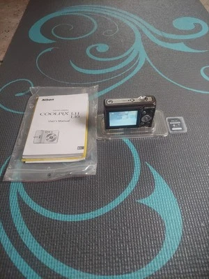 Nikon Coolpix LII  6 mp With 3x Optical Zoom  with its manual and a 4 Gb card - Image 1 of 4