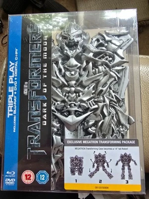 Transformers - Dark of the Moon - Triple Play Blu-Ray DVD - Transforming Package - Image 1 of 2