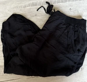 Torrid Woman’s Plus Black Rayon Capri Pants Size 1X - Picture 1 of 11