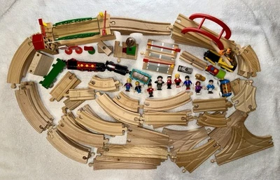 Lote de trem de madeira Brio 98 peças motorizado motorizado ponte carregador de toras figuras pista - Imagem 1 de 4