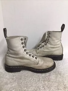 Dr. Doc Martens 1460 Pascal HDW Hardware abgenutzte Damenstiefel US 8 cremeweiß - Bild 1 von 10