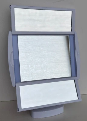 Espejo de viaje iluminado Conair sobre soporte modelo BE24T a batería. plegable, gira Foto 1 de 4