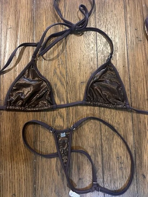 NUEVO SIN ETIQUETAS 25 Aniversario Comadreja Malvada Conjunto de Bikini M Marrón Brillante Foto 1 de 4