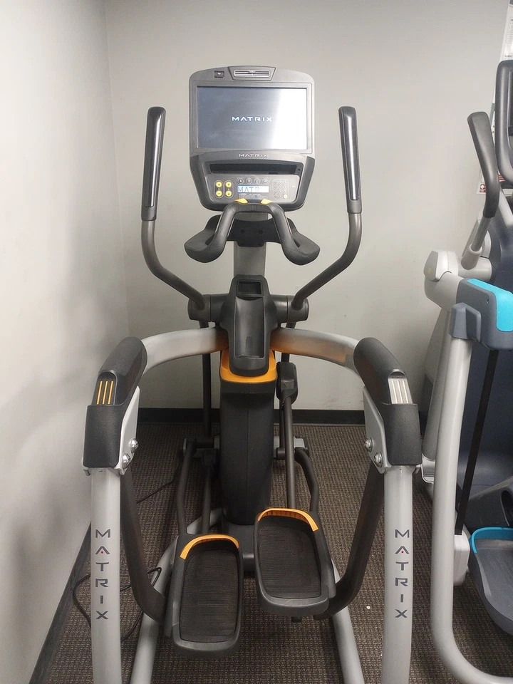 Matrix Ascent Trainer - A7XE-05 - Elliptical Crosstrainer w/Adjustable Crossramp - Image 1 of 4