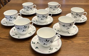 Christopher Stuart Christmas China: HOLIDAY SPLENDOR - CUPS & SAUCERS x 8 NICE! - Picture 1 of 4