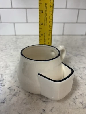 Taza de cerámica vintage con bolsa de té integrada o soporte para galletas. Foto 1 de 4