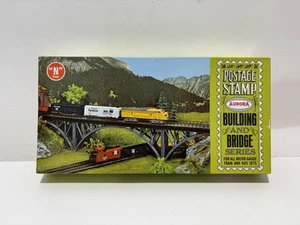 B5 Spur N Modelleisenbahn Aurora Briefmarkenbausatz #4181-200 Stahlbogenbrücke - Bild 1 von 4
