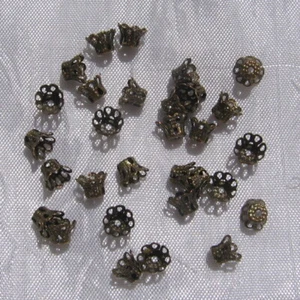 SET MIT 100 FILIGRANEN SCHALEN BRONZE 6 MM x 5 mm NICKELFREIE PERLEN *J27 - Bild 1 von 2