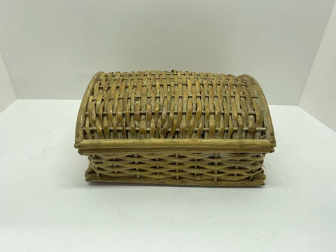 Small Trunk style Woven basket/box with hinge lid 10” wide x 8”depth x 4” tall Cover