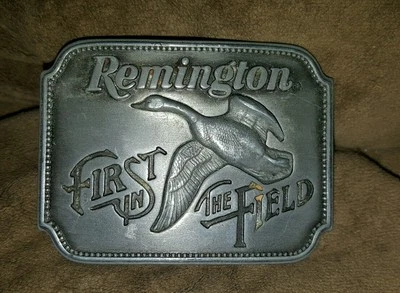 Fivela de cinto Remington "First In The Field" 1980 2,5" x 2" - Imagem 1 de 3