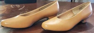 Soft Style Women's Tan Low Heel Pumps - Size 8 - Picture 1 of 8