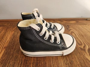 Tela alta negra Converse All Star para bebés talla 5 - Imagen 1 de 8