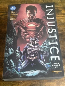 Injustice Gods Among Us Compendium Vol 1 DC Comics TPB Tapa blanda - Imagen 1 de 7