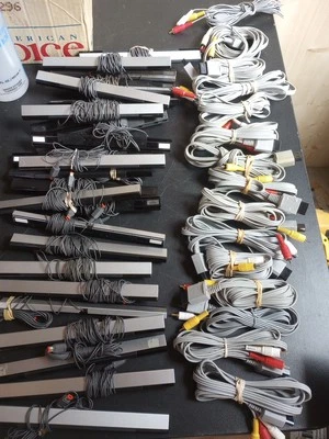 One Used Set Nintendo Wii - AV Cable RVL-009 & Gray Or Black RVL-014 Sensor Bar - Image 1 of 4