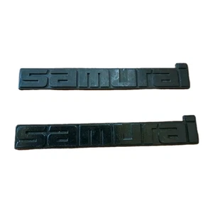 (2) GENUINE OEM Suzuki Samuri Black Fender Badges Logo Emblems - Bild 1 von 1