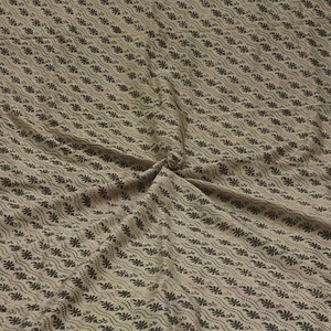 Vintage Beige 100% Pure Silk Printed Sari Remnant 4YD Craft Fabric Silk Scrap - Picture 1 of 4