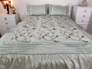 Vintage Green Taffeta Floral Embroidery Queen Bedspread + 2 Pillowcases Set - Picture 1 of 21