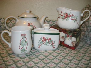 Corelle CALLAWAY IVY Holiday Teapot Creamer Sugar S & P Gravy Napkin Holder EUC - Picture 1 of 12