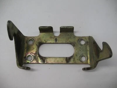 1986 HONDA FOURTRAX TRX125 FENDER CATCH - Изображение 1 из 4