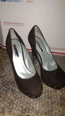 Zapato para mujer marrón oscuro H by Halston plateado con plataforma talla US 6,5 Foto 1 de 4