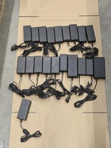 Lot de 20 adaptateurs secteur d'occasion - divers modèles et marques, sans cordon d'alimentation - Photo 1/5