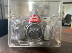 3M 6200 / 07025 Half Mask Respirator & 2- 3M 7093 P100 Particulate Filter MEDIUM - Picture 1 of 6