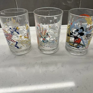 McDonalds Walt Disney World Remember The Magic 25th Anniversary Gläser 2 Stück - Bild 1 von 8